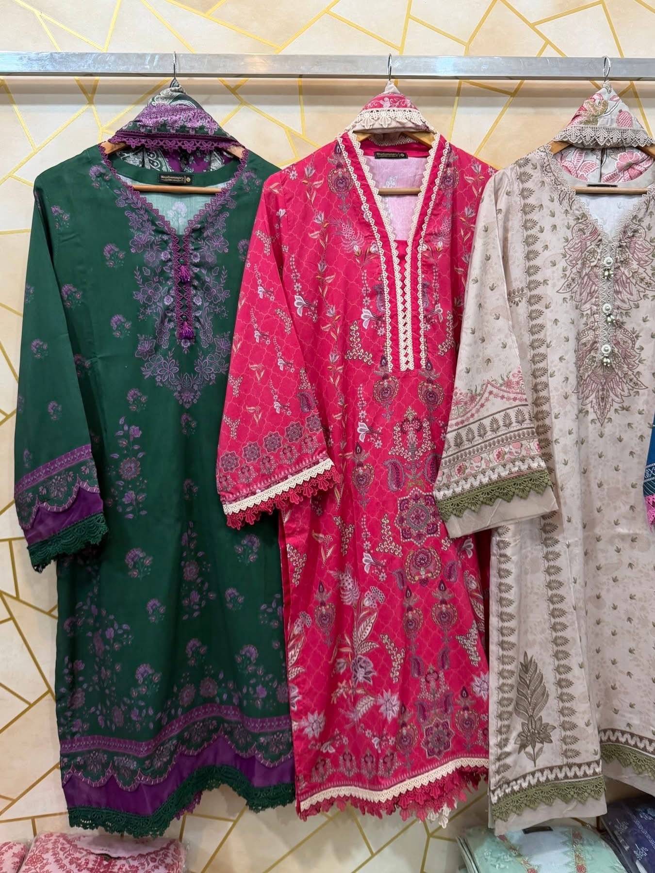 * Collection Ready To Wear