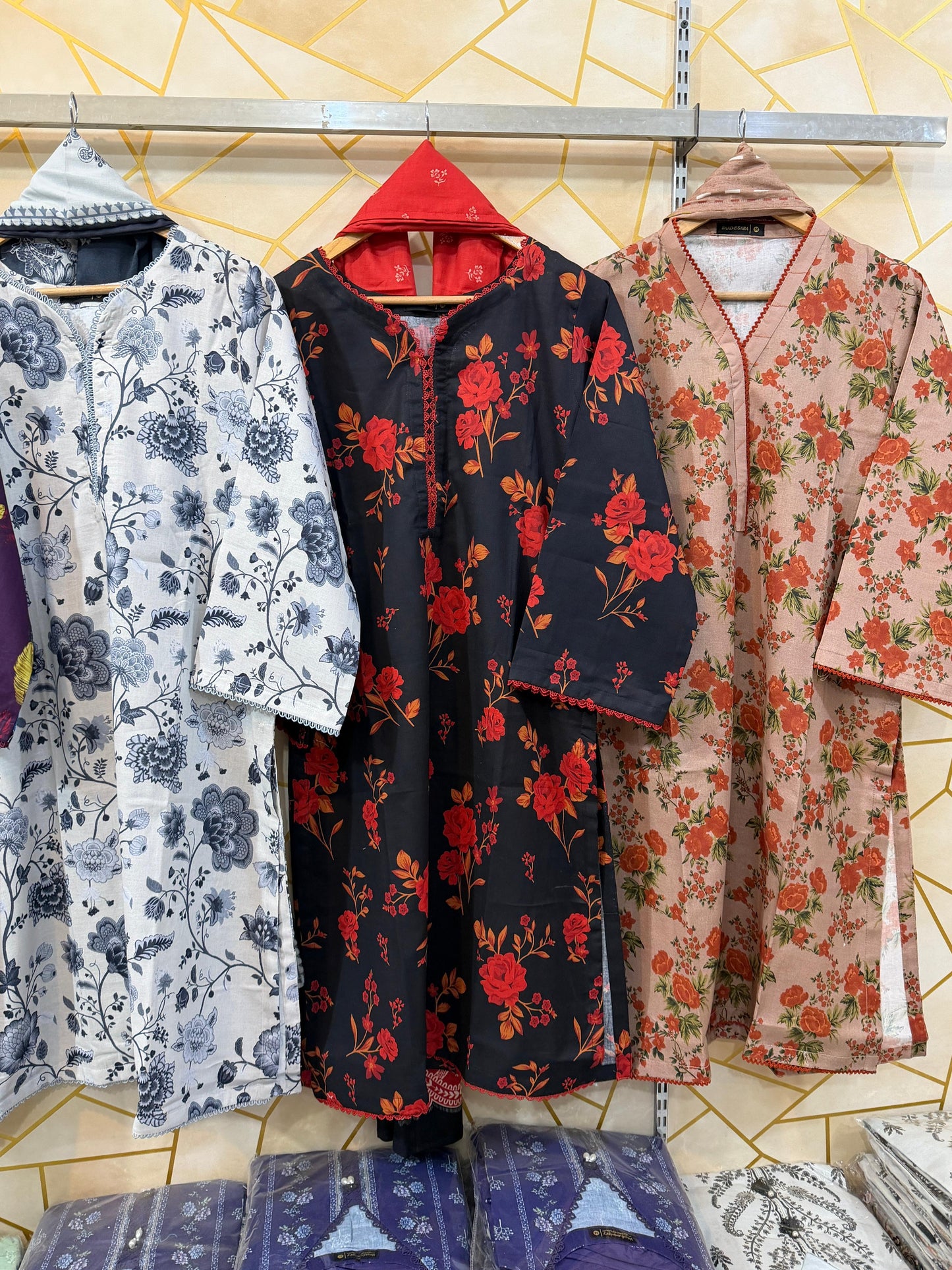 soft stitch.pkWinter Patels Khaddar 3-Pc Stitched 😍