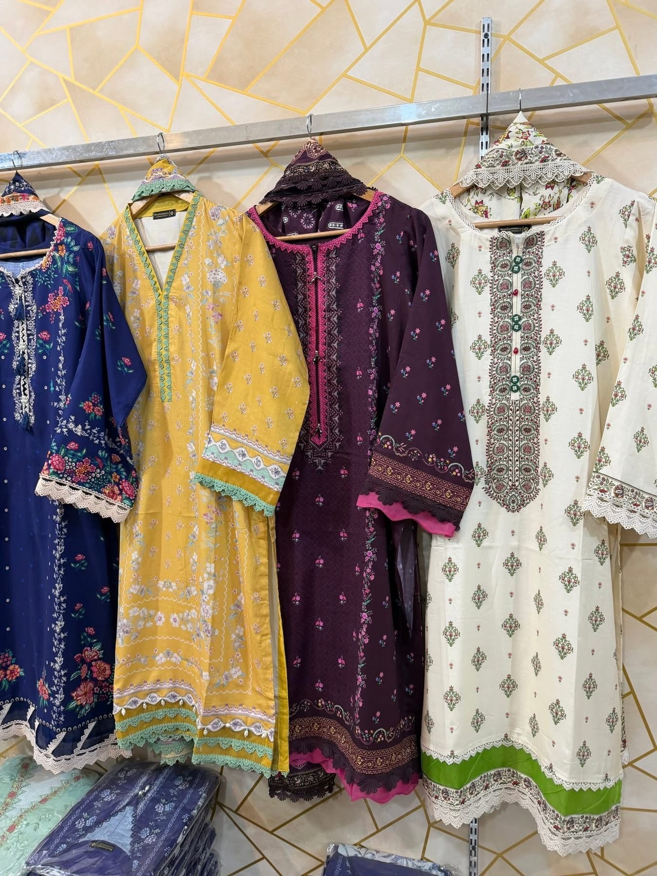 * Collection Ready To Wear