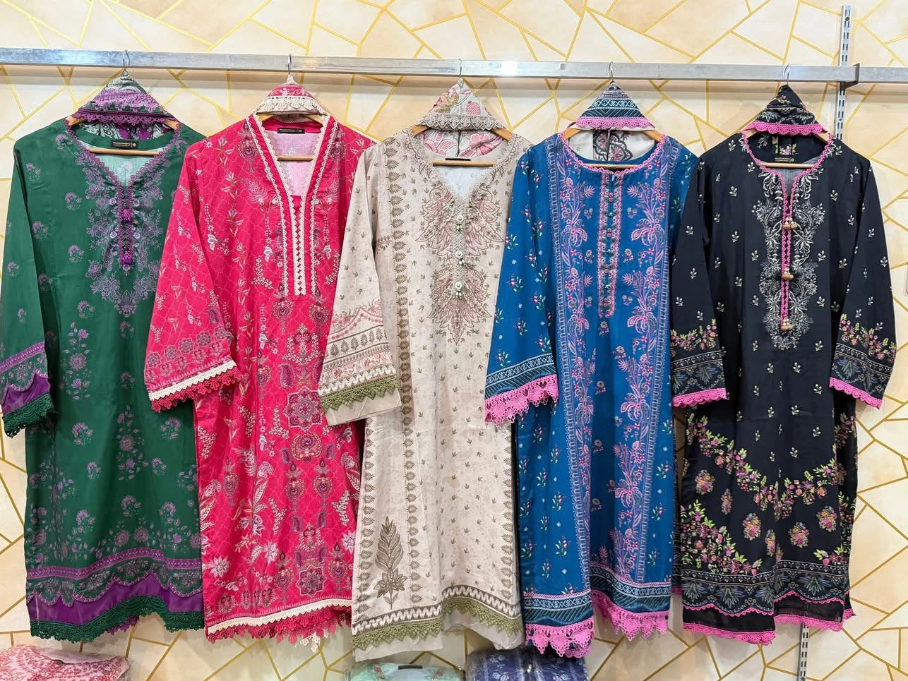 * Collection Ready To Wear