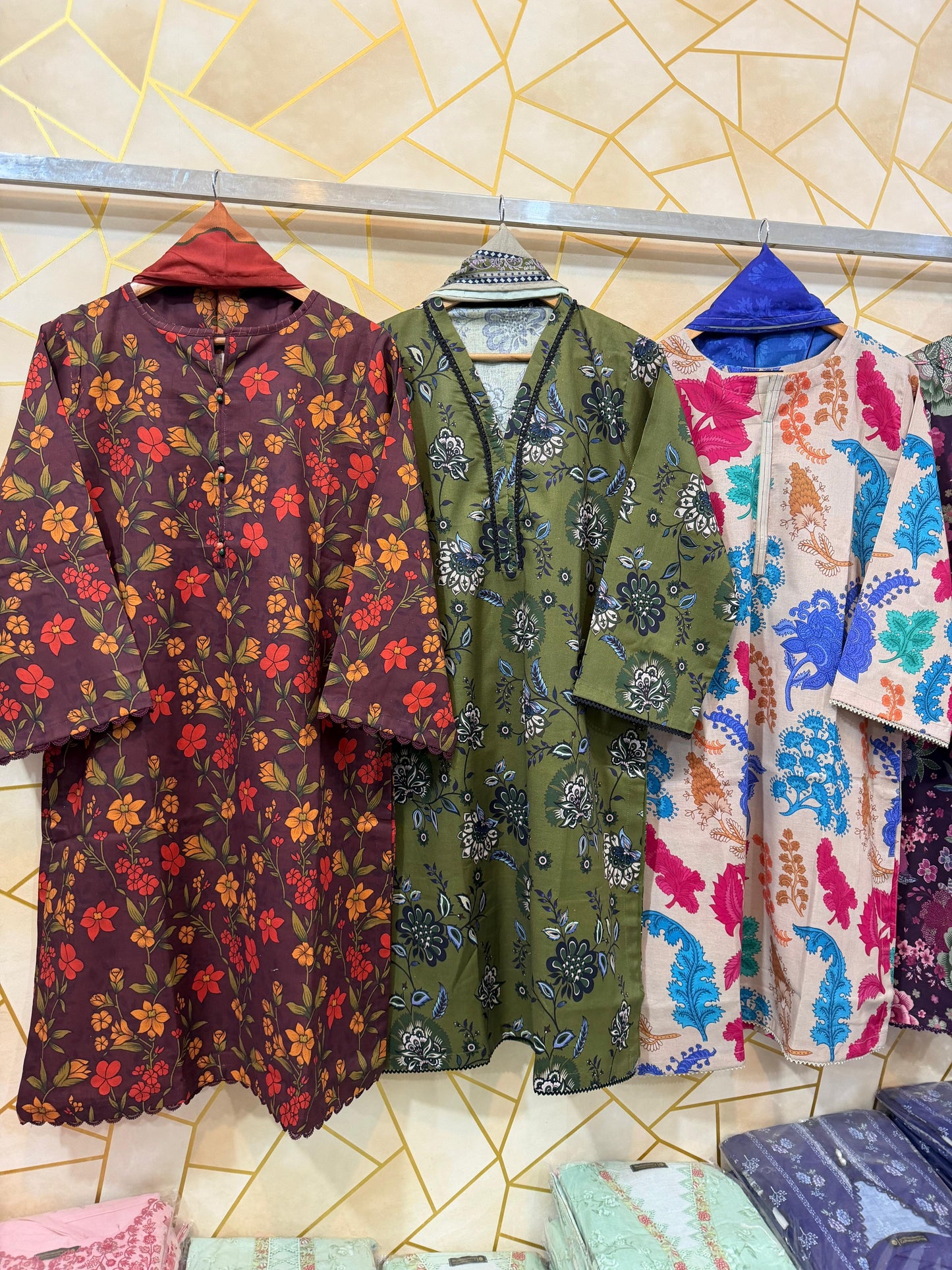 soft stitch.pkWinter Patels Khaddar 3-Pc Stitched 😍