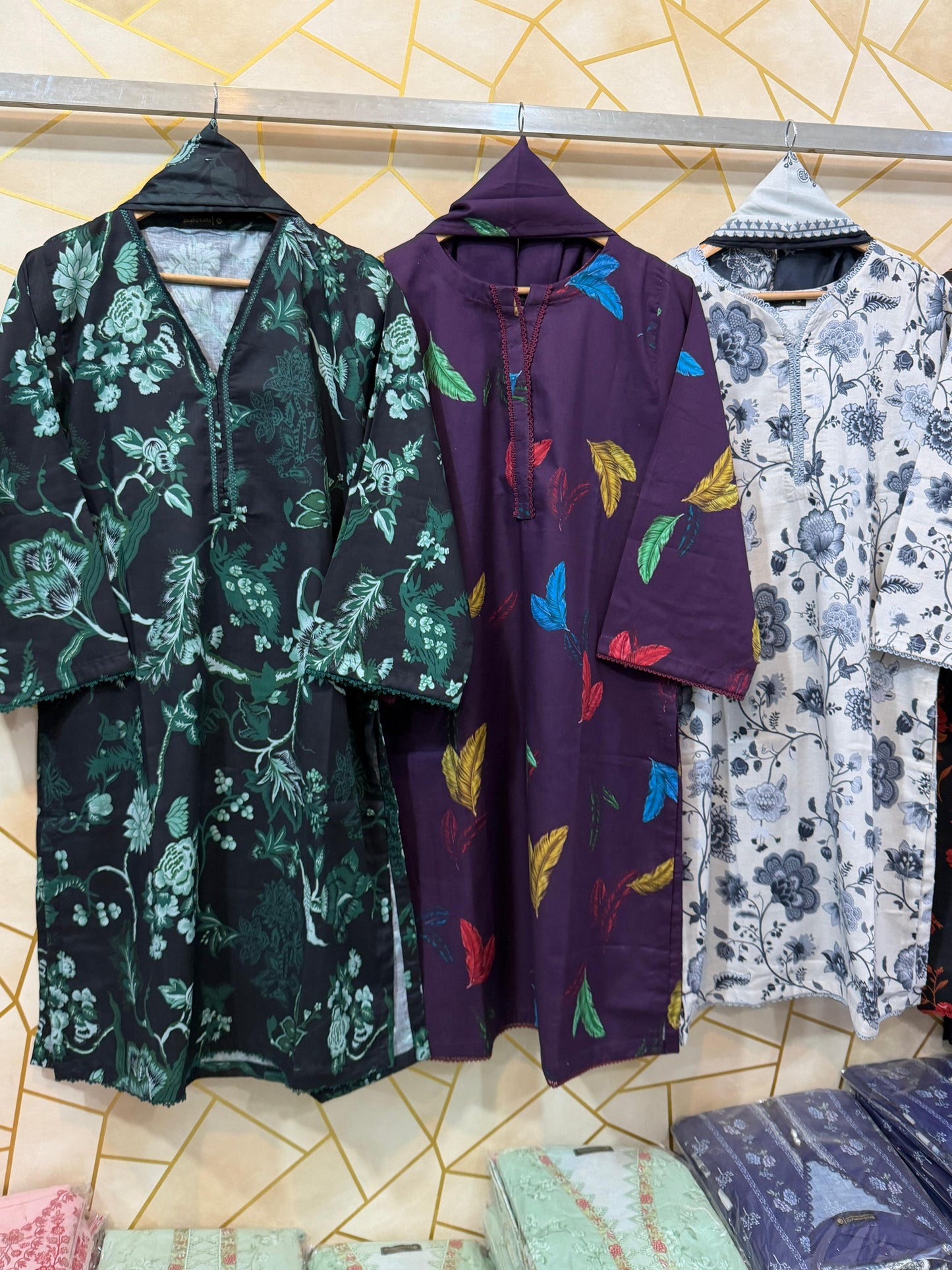 soft stitch.pkWinter Patels Khaddar 3-Pc Stitched 😍