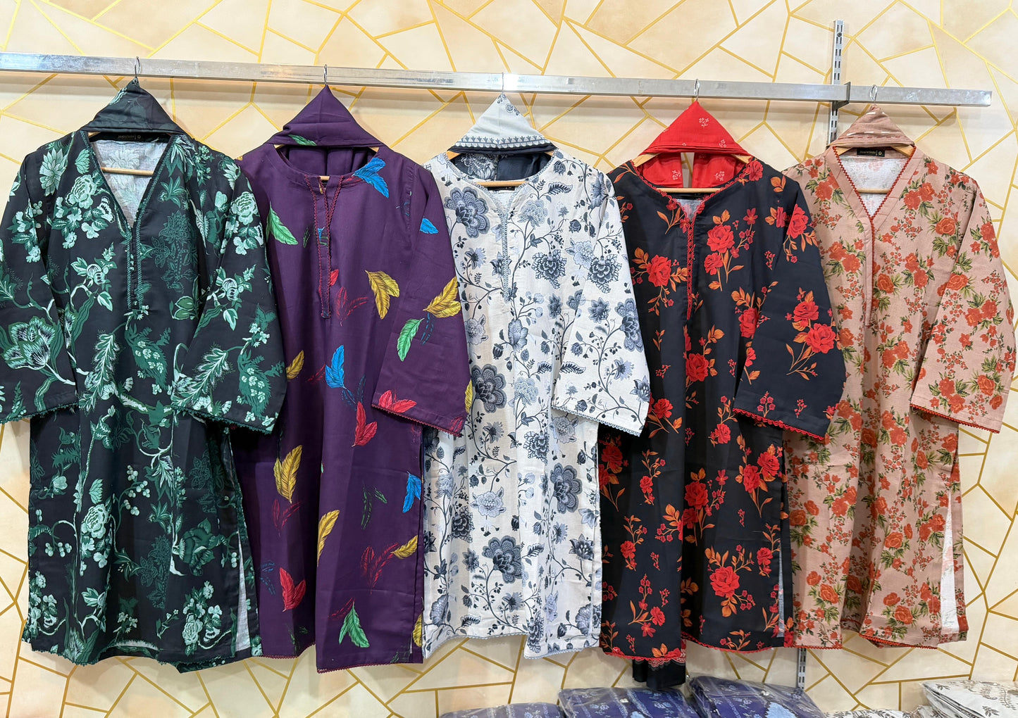 soft stitch.pkWinter Patels Khaddar 3-Pc Stitched 😍