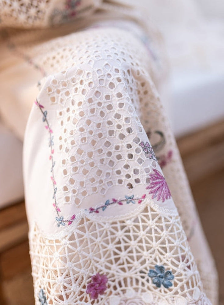 QALAMQAR-3PC White CHIKANKARI LAWN EMBROIDERED WITH ORGANZA EMBROIDERED DUPATTA & TROUSER